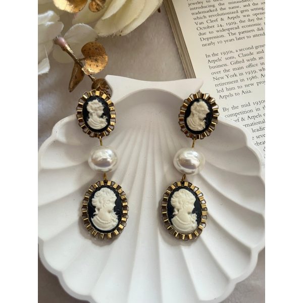 BLACK & WHITE VICTORIA EARRINGS (RJE1191)