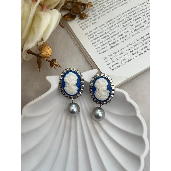 VICTORIA WITH GREY PEARL (RJE1181)