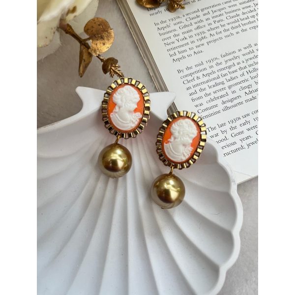 VICTORIA WITH GREY PEARL (RJE1200)